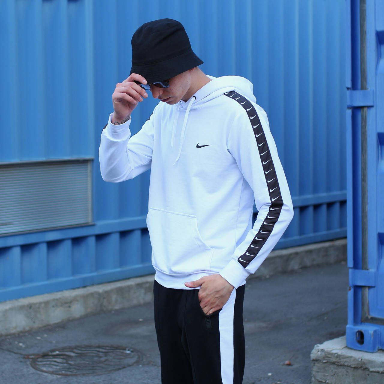 Худи кенгурушка мужская Nike | Кофта с капюшоном Найк осенняя | весенняя с карманами белая, Белый
Худи кенгурушка мужская Nike | Кофта с капюшоном Найк осенняя | весенняя с карманами белая, Белый