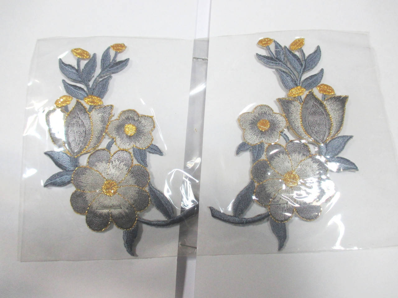 Аплікація вишивка клейова парна "Квіти" сірі 12 см,1параю Аппликация клеевая, термоаппликации, Серый 
Аплікація вишивка клейова парна "Квіти" сірі 12 см,1параю Аппликация клеевая, термоаппликации, Серый