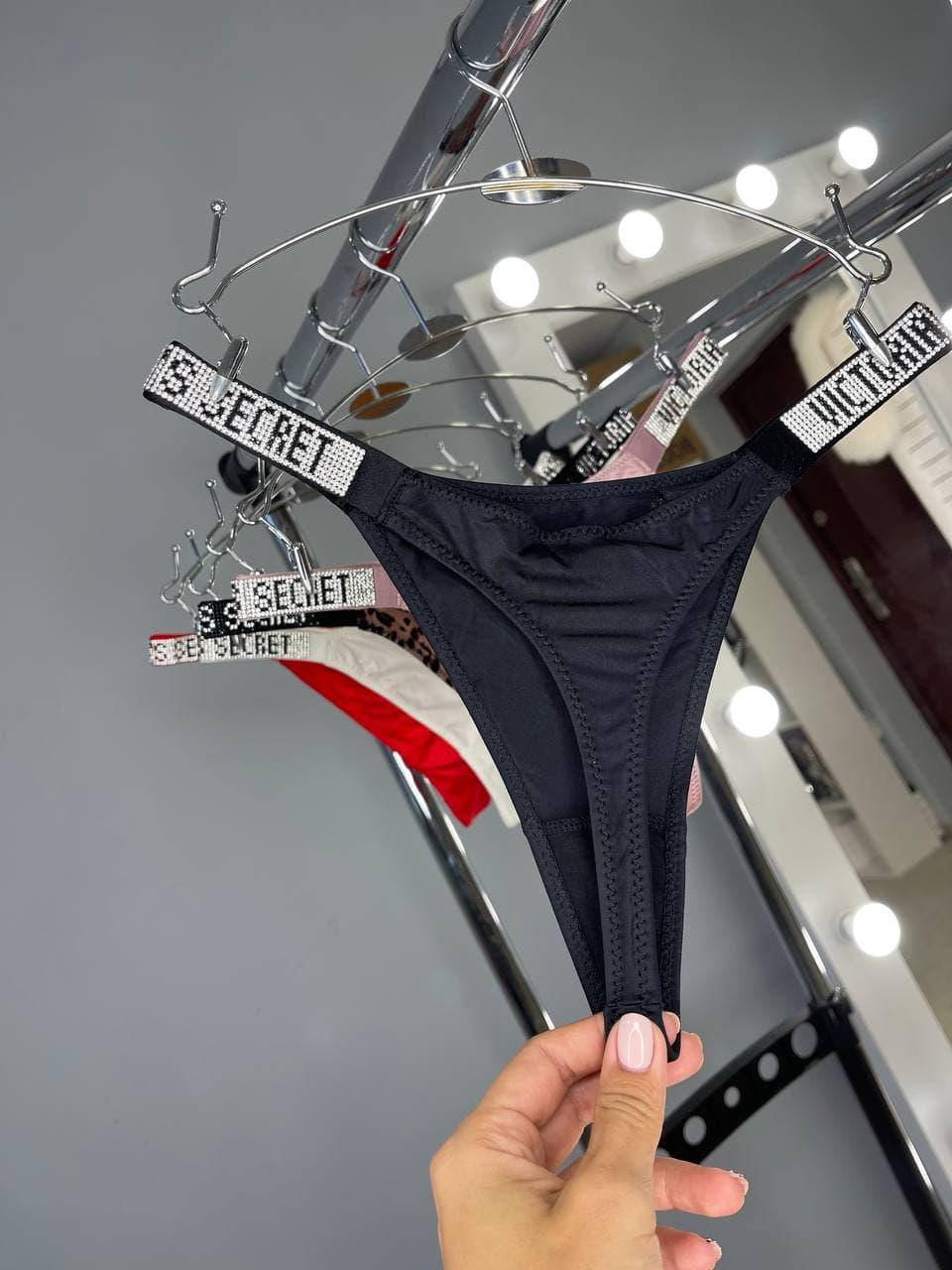 Женские трусики Victoria’s Secret Very Sexy. Трусы Виктория Сикрет. Стринги. Бразильяны. Бикини. На Подарок., Белый
Женские трусики Victoria’s Secret Very Sexy. Трусы Виктория Сикрет. Стринги. Бразильяны. Бикини. На Подарок., Белый