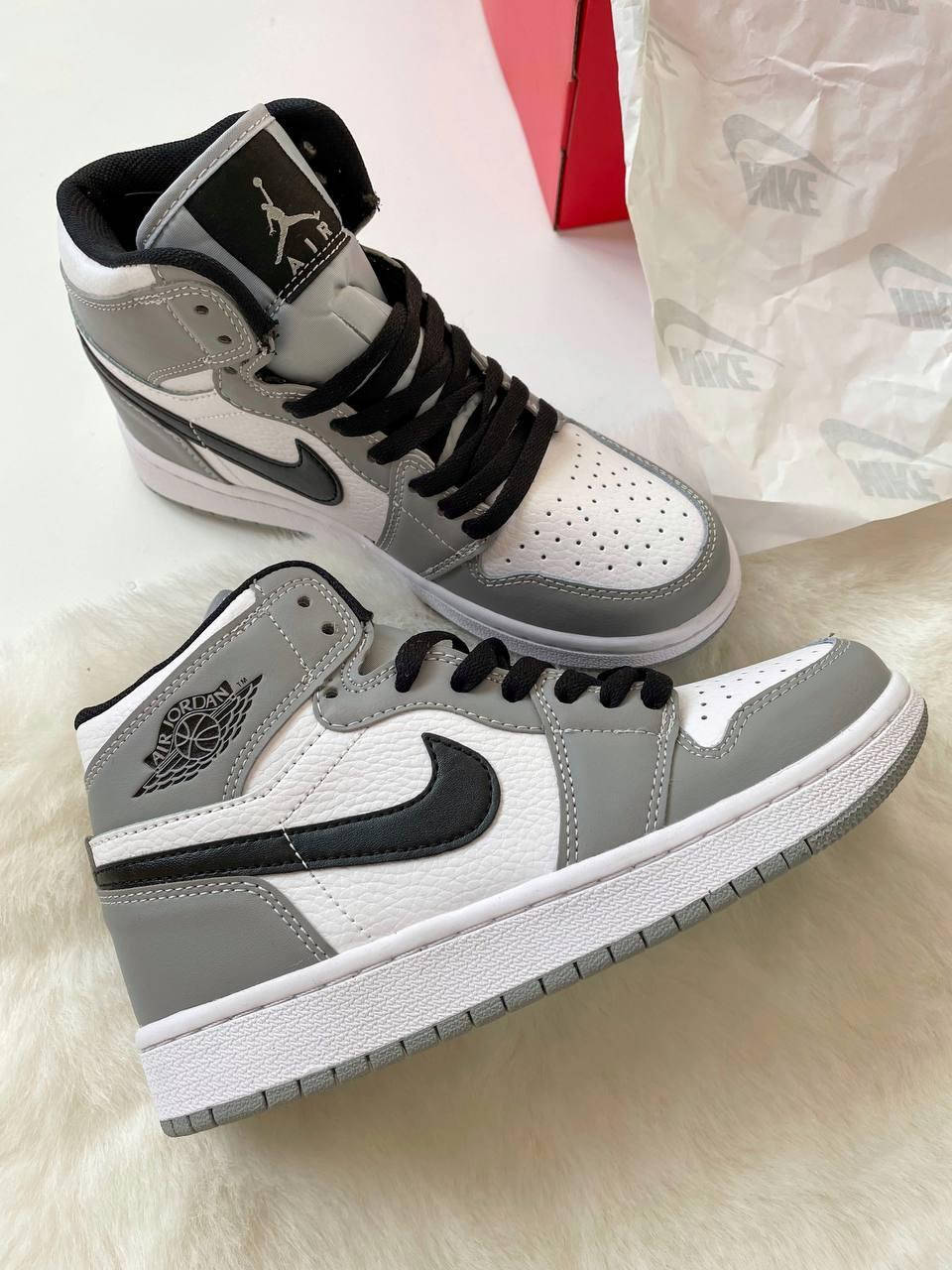 Кроссовки Air Jordan Retro High Black/Gray 41, Серый
Кроссовки Air Jordan Retro High Black/Gray 41, Серый