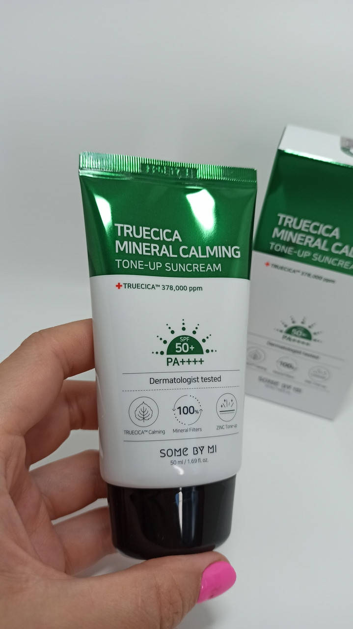 Успокаивающий тонированный солнцезащитный крем Some by mi Truecica mineral calming sunсream tone up spf50 ++++
Успокаивающий тонированный солнцезащитный крем Some by mi Truecica mineral calming sunсream tone up spf50 ++++
