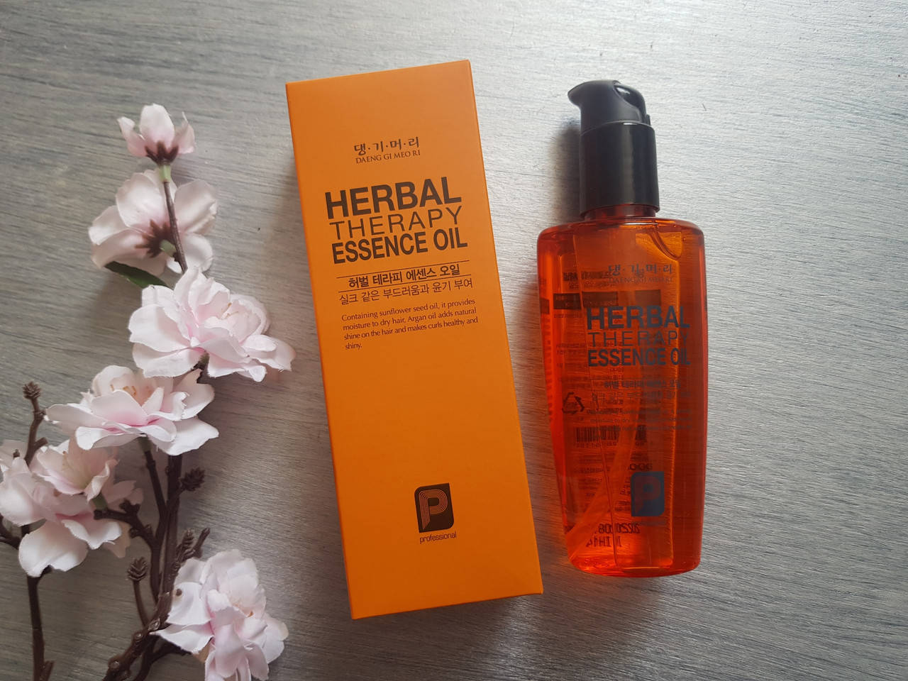 Восстанавливающее масло для волос на основе лекарственных трав Daeng Gi Meo Ri Herbal Therapy 140
Восстанавливающее масло для волос на основе лекарственных трав Daeng Gi Meo Ri Herbal Therapy 140