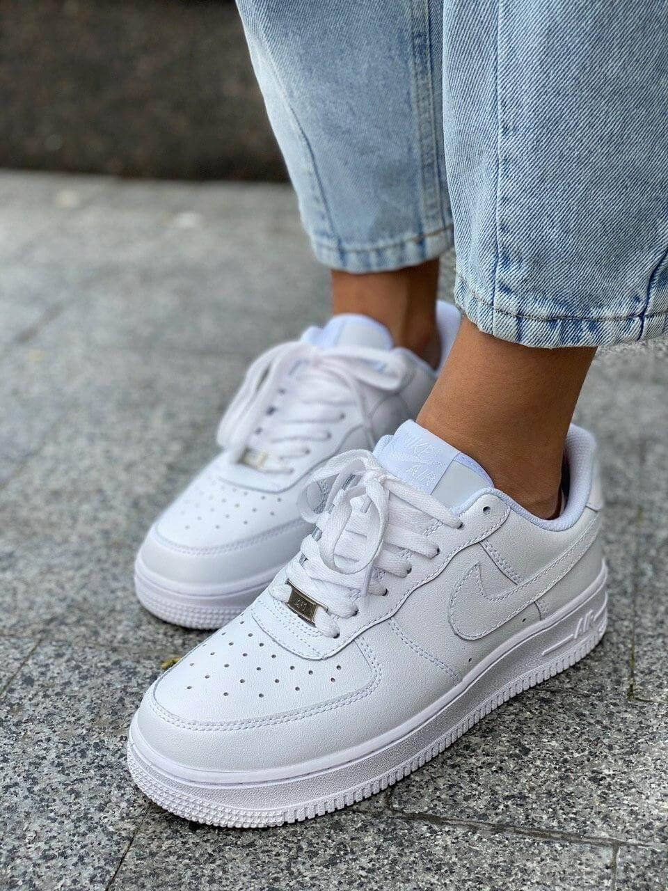 Белые кроссовки Найк Аир Форс низкие (Nike Air Force 1 Low White) мужские и женские размеры, Белый
Белые кроссовки Найк Аир Форс низкие (Nike Air Force 1 Low White) мужские и женские размеры, Белый