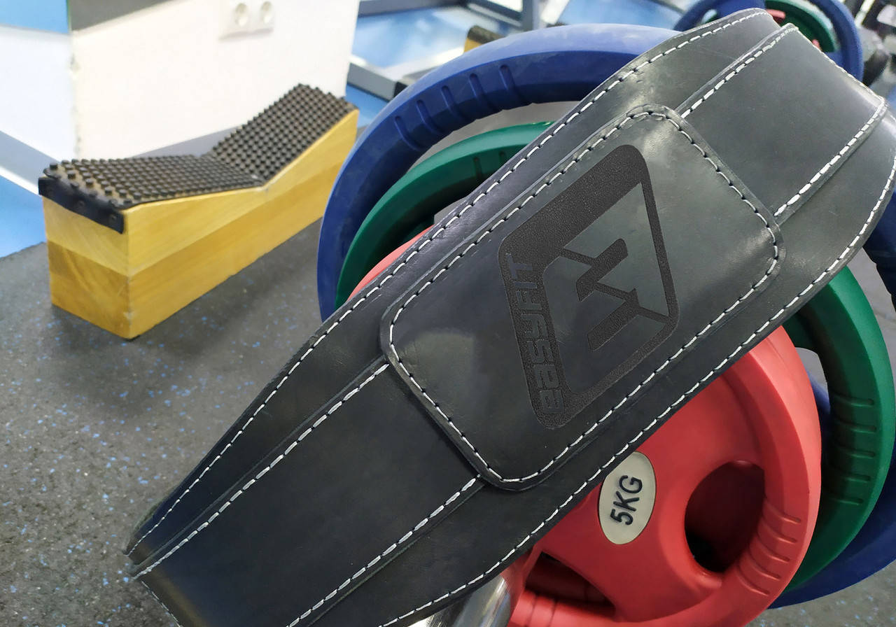 Атлетический пояс штангиста кожаный EasyFit Training Belt для пауэрлифтинга и тяжелой атлетики (черный)
Атлетический пояс штангиста кожаный EasyFit Training Belt для пауэрлифтинга и тяжелой атлетики (черный)