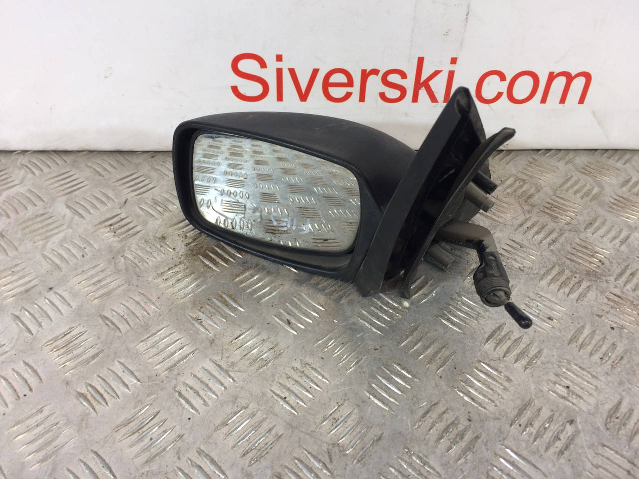 Зеркало наружное левое механическое Ford Fiesta MK 3/4 
Зеркало наружное левое механическое Ford Fiesta MK 3/4