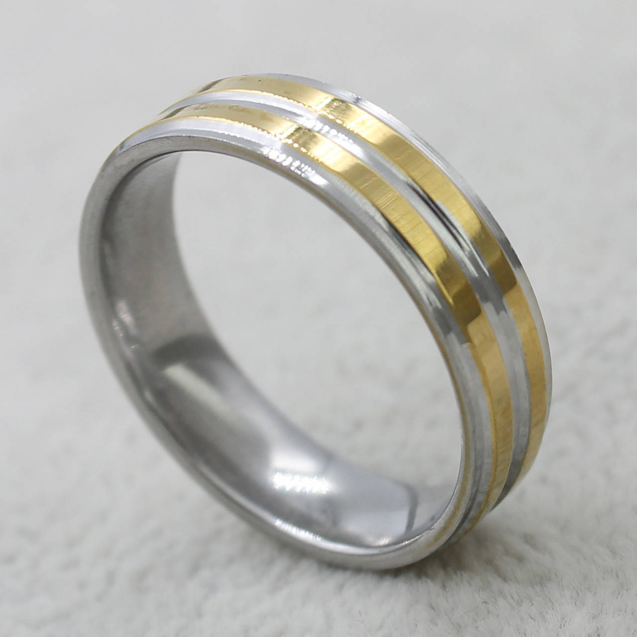 Кольцо серебристое из ювелирной медицинской стали от Stainless Steel марка 316L ширина 7мм полосы
Кольцо серебристое из ювелирной медицинской стали от Stainless Steel марка 316L ширина 7мм полосы