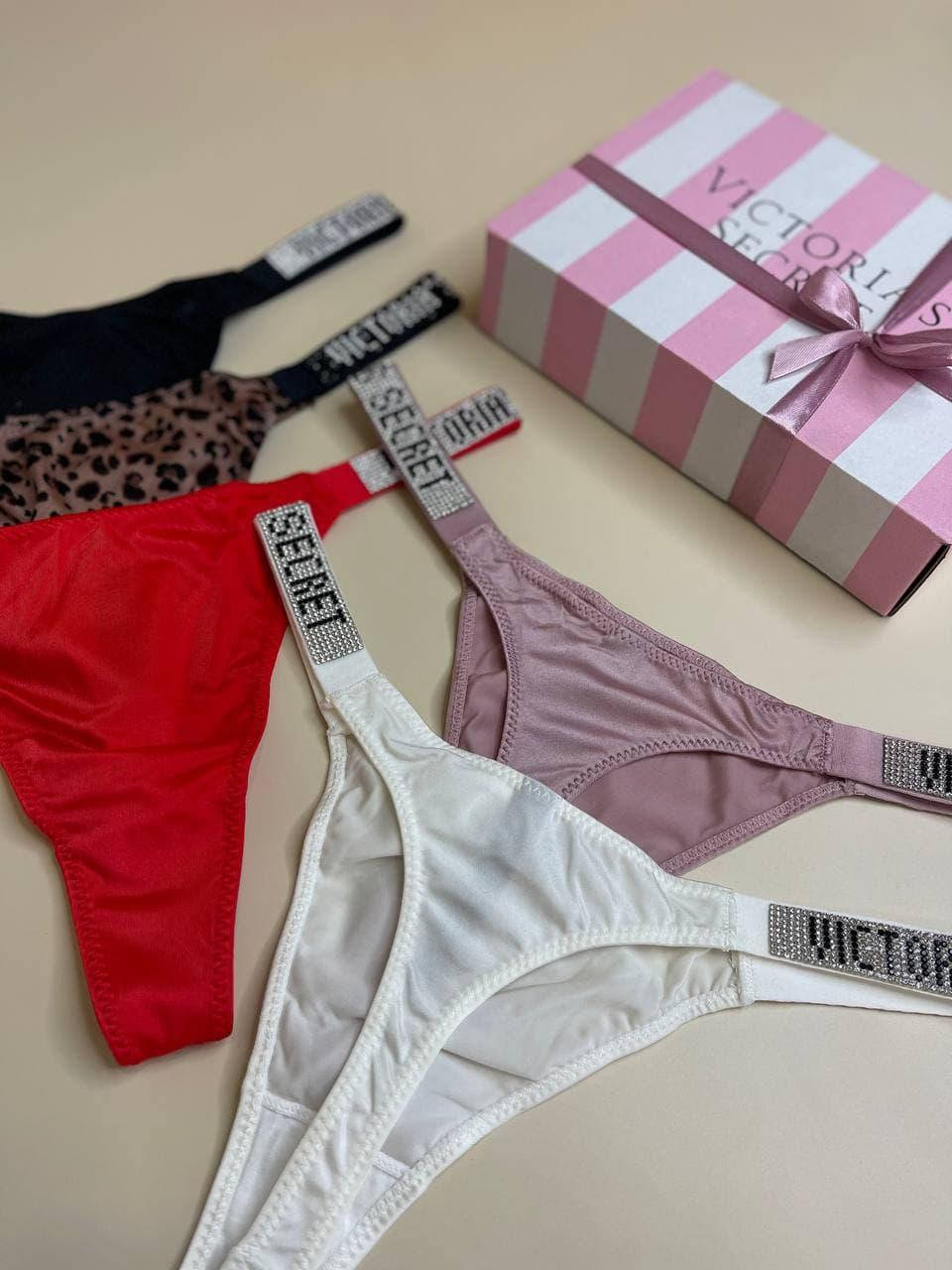 Женские трусики Victoria’s Secret Very Sexy • Трусы Виктория Сикрет • Стринги • Бразильяны • Бикини На Подарок, Белый
Женские трусики Victoria’s Secret Very Sexy • Трусы Виктория Сикрет • Стринги • Бразильяны • Бикини На Подарок, Белый
