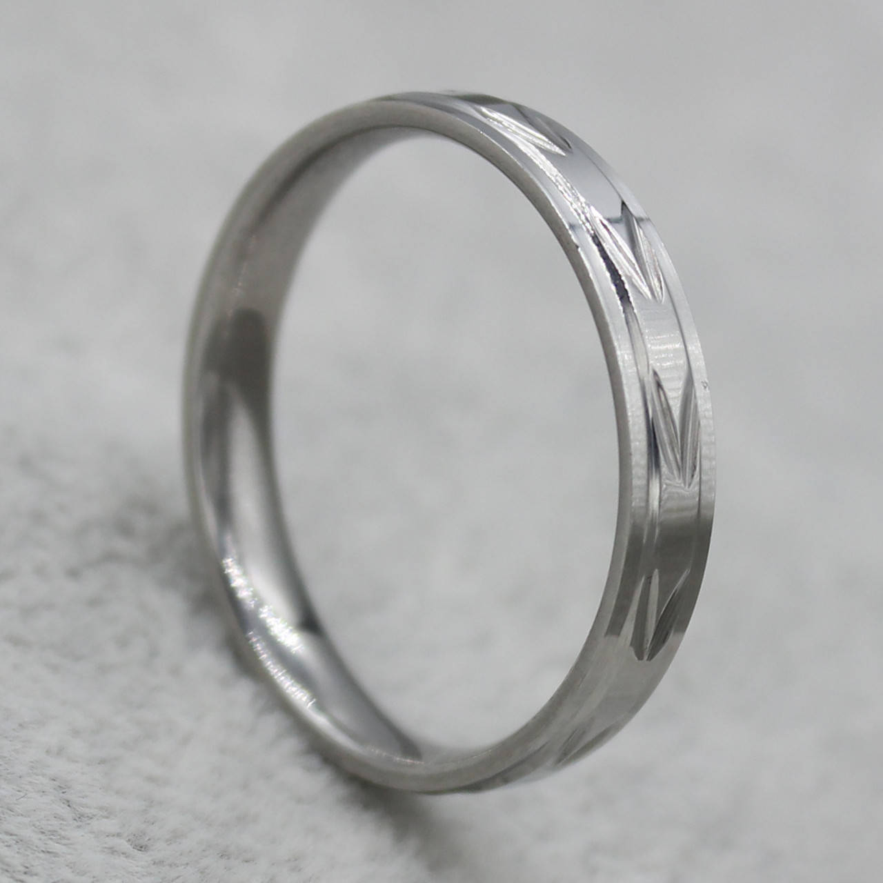 Кольцо серебристое из ювелирной медицинской стали от Stainless Steel марка 316 L ширина 4 мм тонкое
Кольцо серебристое из ювелирной медицинской стали от Stainless Steel марка 316 L ширина 4 мм тонкое