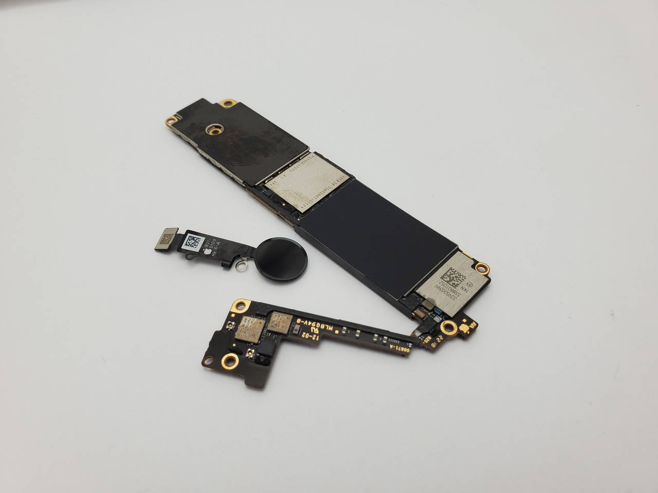 Уценка. Материнская плата Apple iPhone 8 Never Lock с Touch ID Black 64Gb с разборки (сломан текстолит)
Уценка. Материнская плата Apple iPhone 8 Never Lock с Touch ID Black 64Gb с разборки (сломан текстолит)