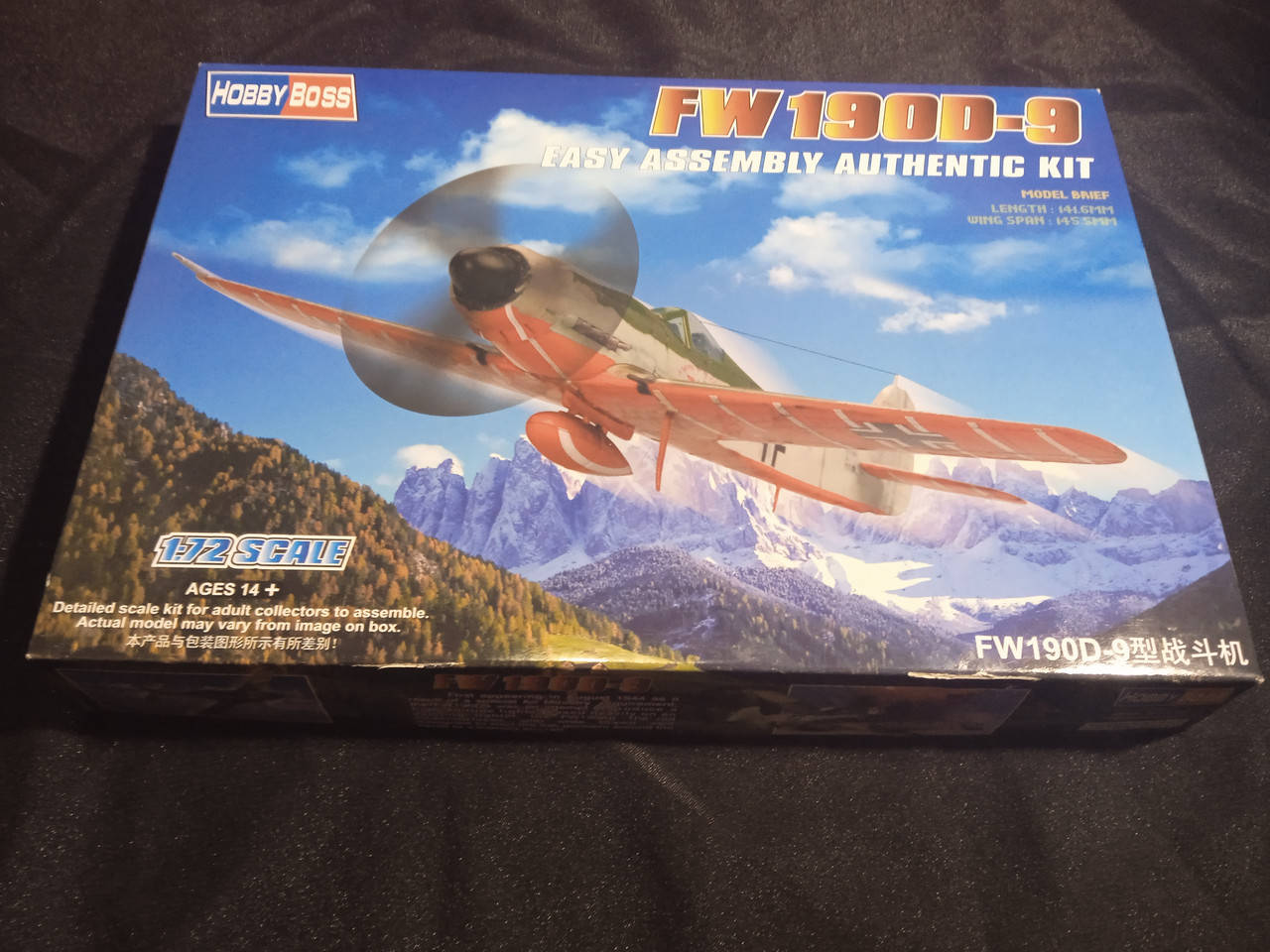 Сборная модель немецкого самолёта-истребителя Focke-Wulf Fw.190d-9 в масштабе 72:1 от Hobby Boss
Сборная модель немецкого самолёта-истребителя Focke-Wulf Fw.190d-9 в масштабе 72:1 от Hobby Boss