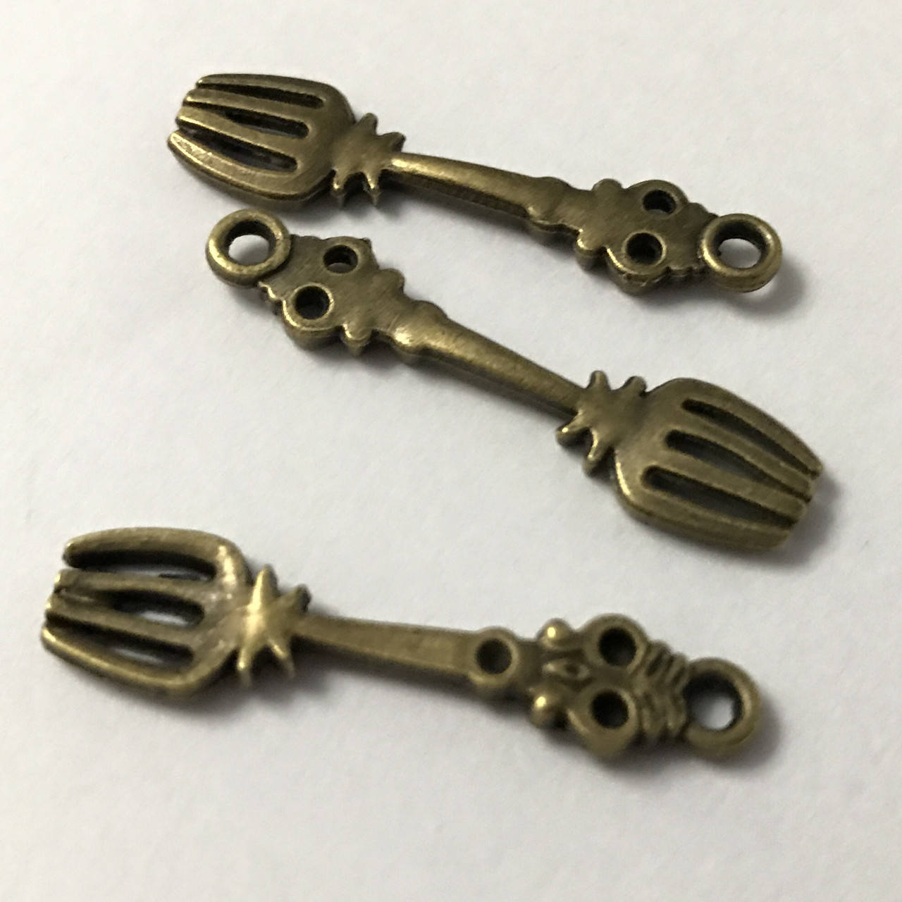 Металлические накладки. Вилка. Цвет "античная бронза". 34х8мм 
Металлические накладки. Вилка. Цвет "античная бронза". 34х8мм