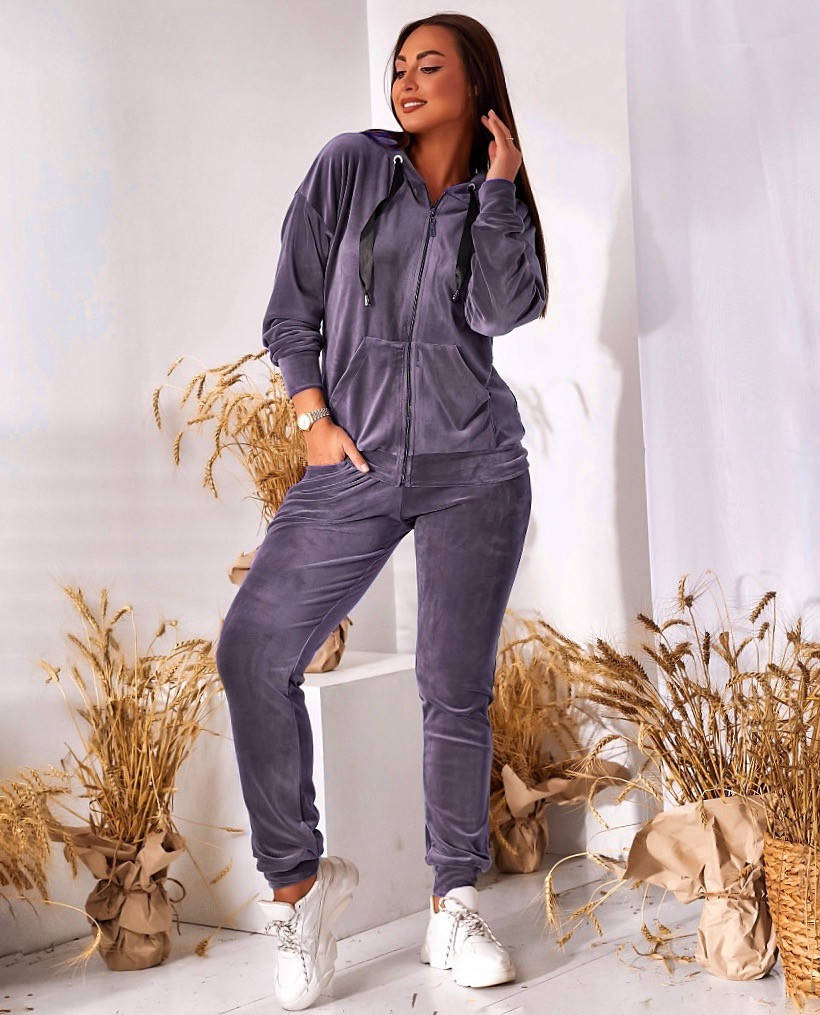 Спортивный костюм женский велюровый, полубатальный размеры 44-58 "DORA" недорого от прямого поставщика
Спортивный костюм женский велюровый, полубатальный размеры 44-58 "DORA" недорого от прямого поставщика