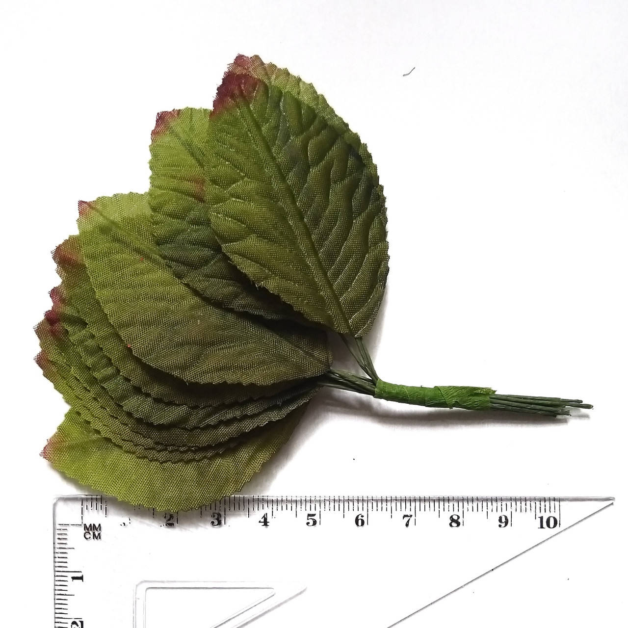 Листики из сатина 5 см. 12 штук. Цвет зеленый. 
Листики из сатина 5 см. 12 штук. Цвет зеленый.