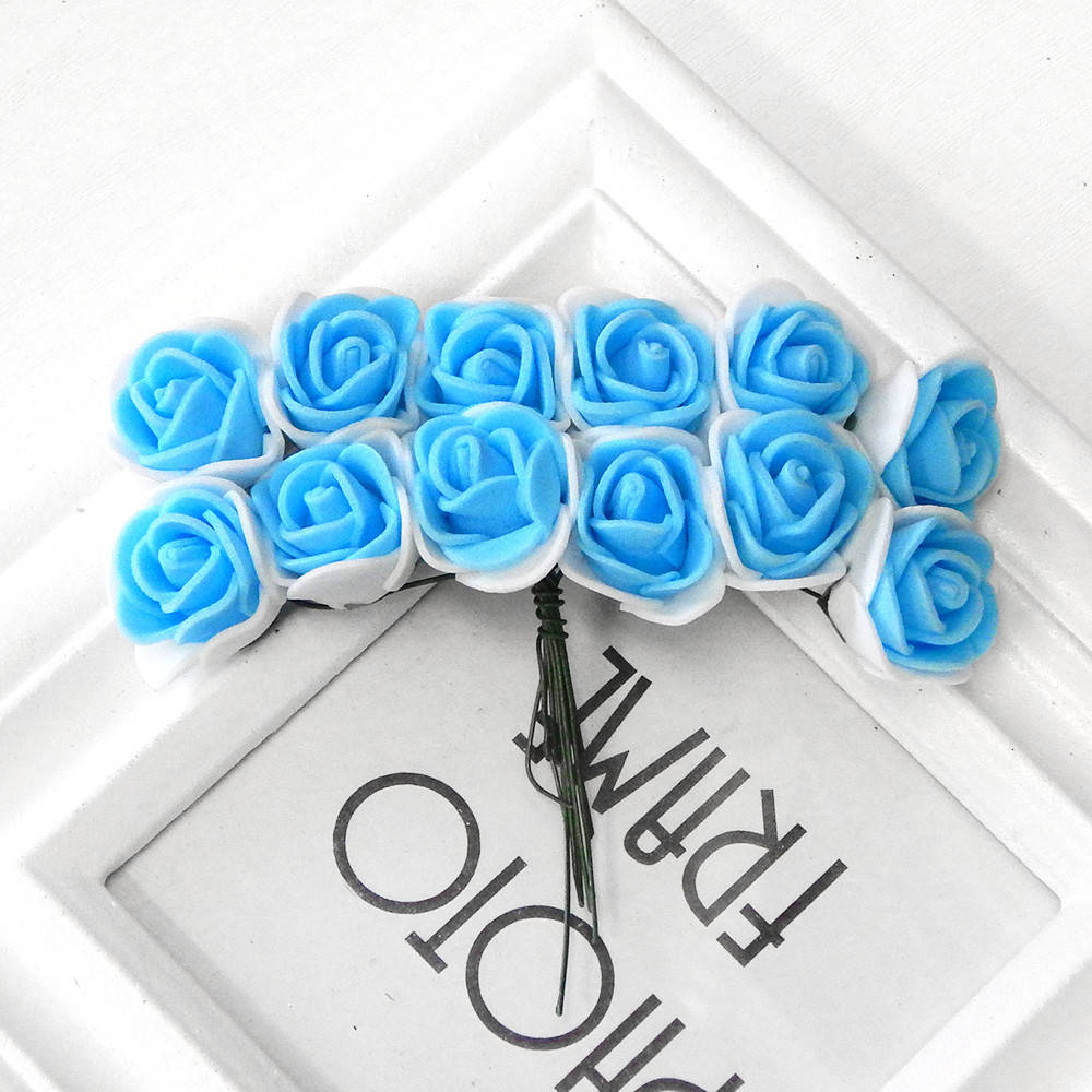 Букет розочек из фоамирана, 1,5-2 см, бело-голубой 
Букет розочек из фоамирана, 1,5-2 см, бело-голубой
