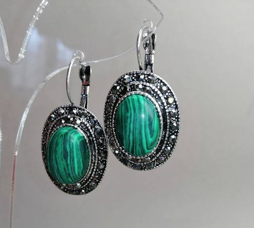 Серьги Малахит оправа "под капельное серебро" овальный камень 2,5*1,9см, длина 3,5см
Серьги Малахит оправа "под капельное серебро" овальный камень 2,5*1,9см, длина 3,5см