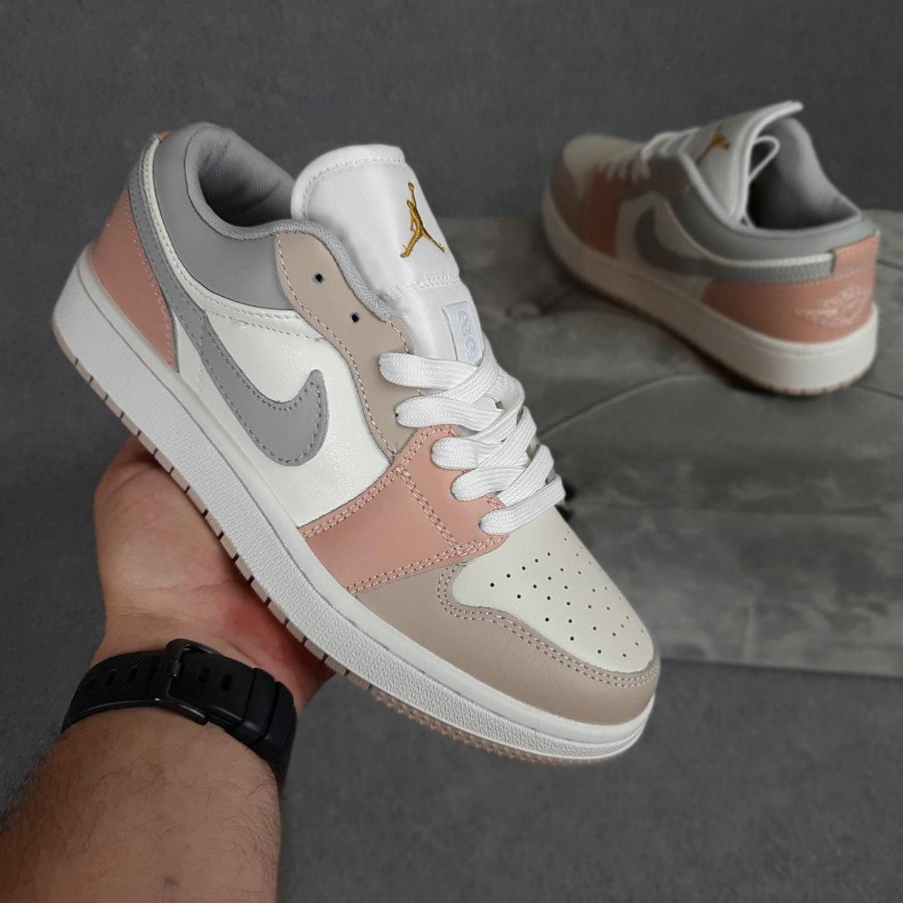 Женские летние низкие кроссовки Nike Air Jordan бежевые с пудрой весение кросовки найк джордан, Бежевый
Женские летние низкие кроссовки Nike Air Jordan бежевые с пудрой весение кросовки найк джордан, Бежевый