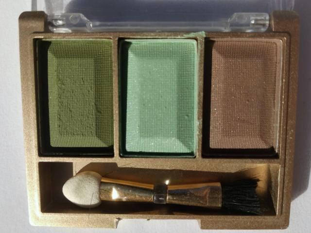 Тени для век тройные перламутровые Romance Eyeshadow Y-33, № 009 
Тени для век тройные перламутровые Romance Eyeshadow Y-33, № 009