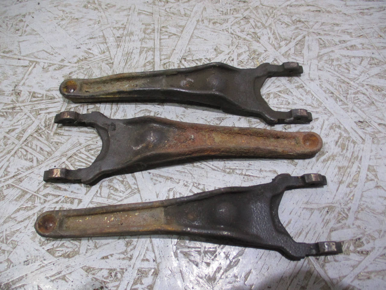 Вилка сцепления Galant, Lancer, Outlander, Grandis, Carisma, Space Star MD747524 9915869 Grandis Mitsubishi
Вилка сцепления Galant, Lancer, Outlander, Grandis, Carisma, Space Star MD747524 9915869 Grandis Mitsubishi