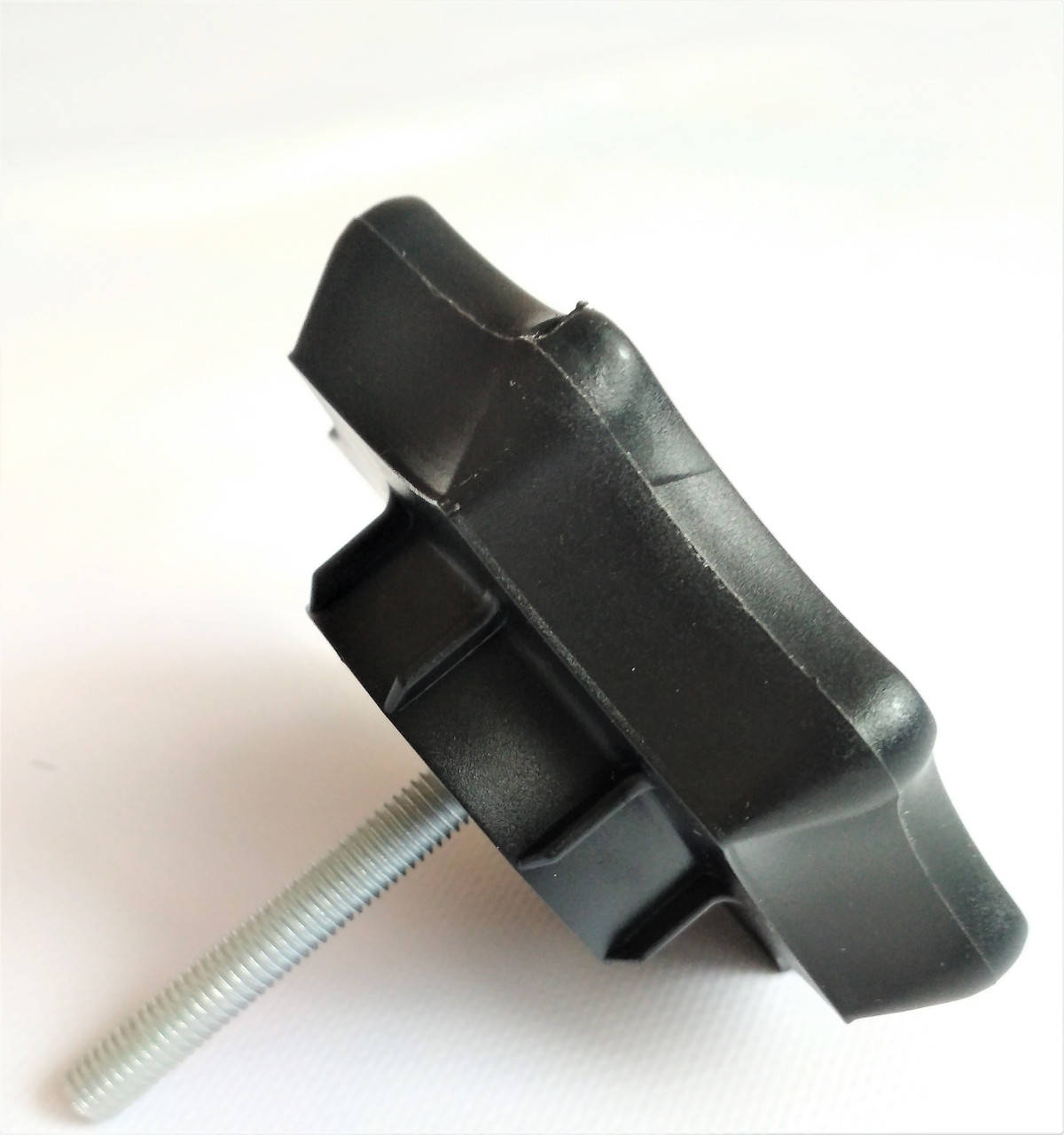 Фиксатор ( болт винт ) запаски ( запасного колеса ) Шкода Фабия Румстер Рапид Skoda Fabia Roomster Rapid
Фиксатор ( болт винт ) запаски ( запасного колеса ) Шкода Фабия Румстер Рапид Skoda Fabia Roomster Rapid