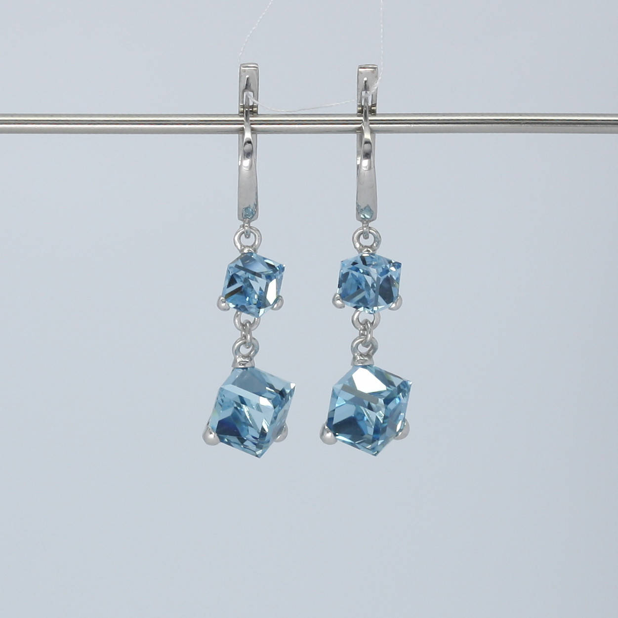 Серьги серебряные "Swarovski 2 куба" Aqua - Аква"
Серьги серебряные "Swarovski 2 куба" Aqua - Аква"