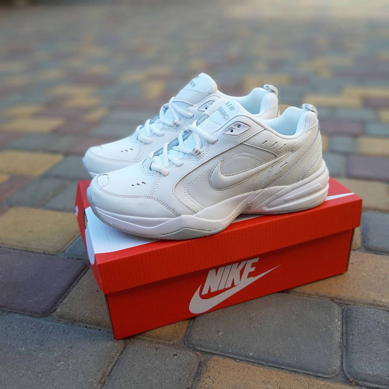 Nike Air Monarch мужские демисезонные белые кроссовки на шнурках. Весенние мужские кожаные кроссы 44, Белый
Nike Air Monarch мужские демисезонные белые кроссовки на шнурках. Весенние мужские кожаные кроссы 44, Белый
