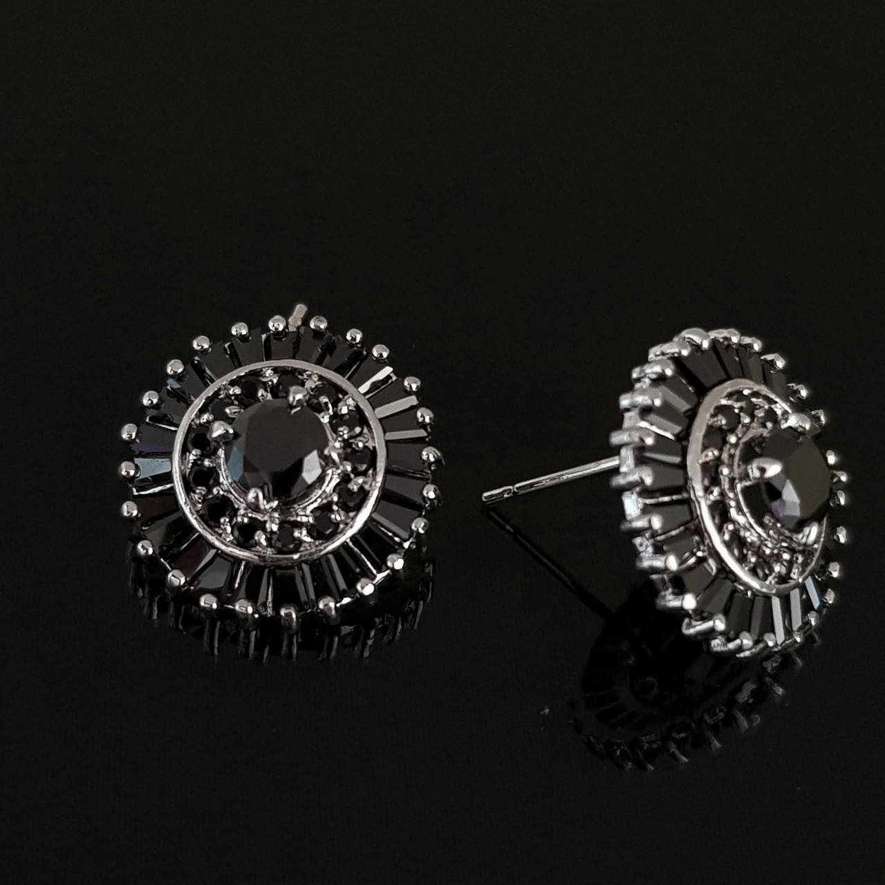 Красивые серьги. Изящные сережки в классическом стиле 
Красивые серьги. Изящные сережки в классическом стиле