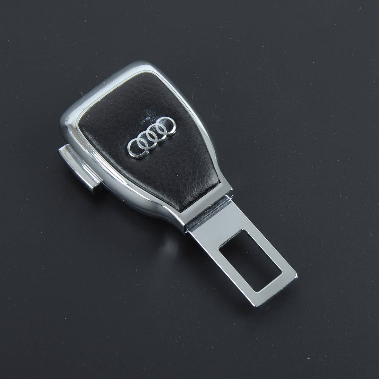 Заглушка ремня безопасности метал "Audi" (1шт) цинк.сплав + кожа + вход под ремень "FLY" (№5)
Заглушка ремня безопасности метал "Audi" (1шт) цинк.сплав + кожа + вход под ремень "FLY" (№5)