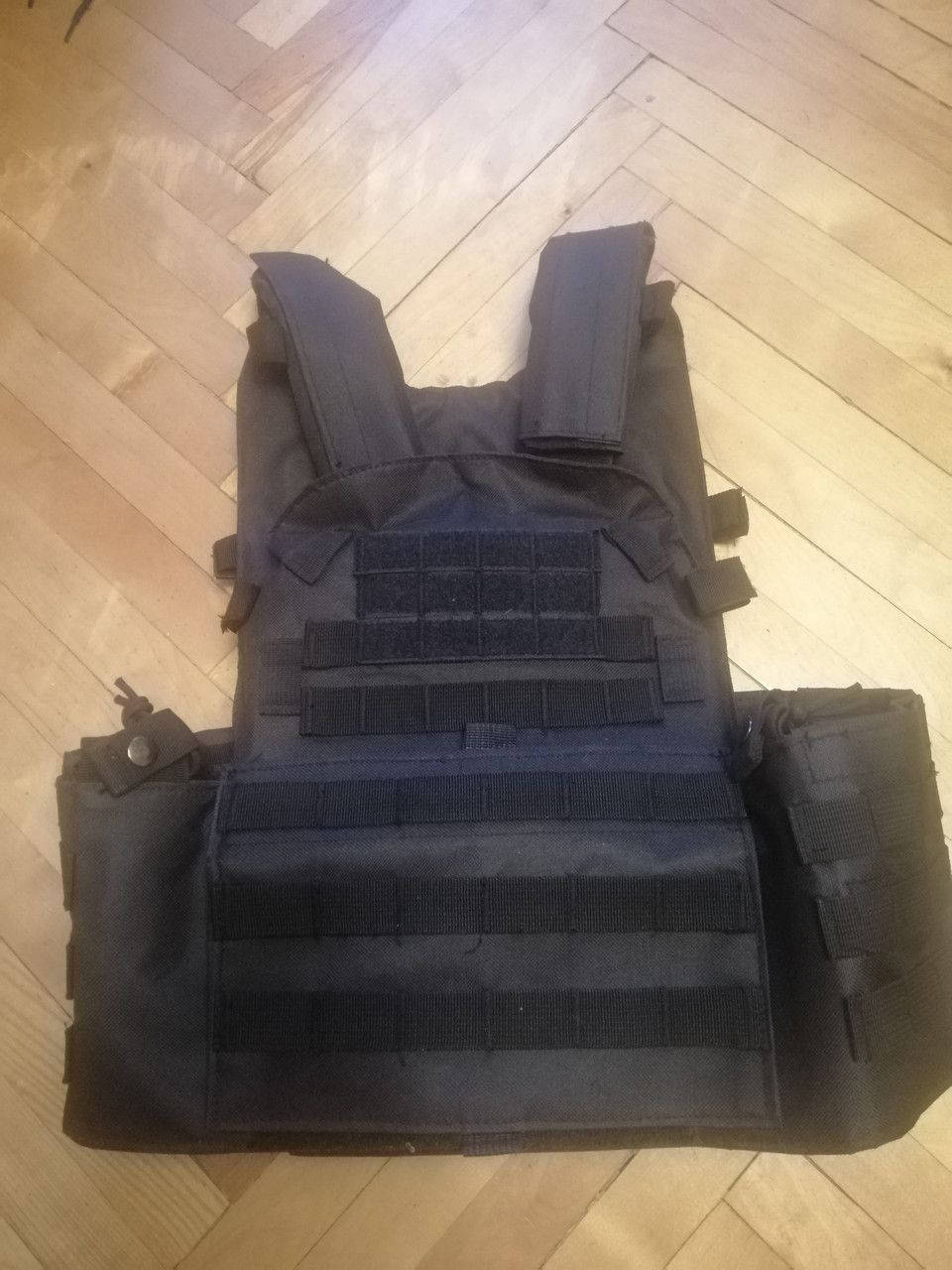 Бронежилет новый. Бронежилет с пластинами 4 класса защиты.
Бронежилет новый. Бронежилет с пластинами 4 класса защиты.