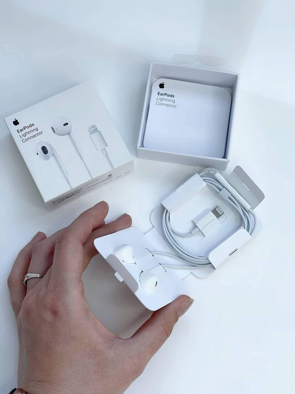 Проводные наушники EarPods Lightning с лайтинговым входом с пультом дистанционного управления ориг, Белый
Проводные наушники EarPods Lightning с лайтинговым входом с пультом дистанционного управления ориг, Белый