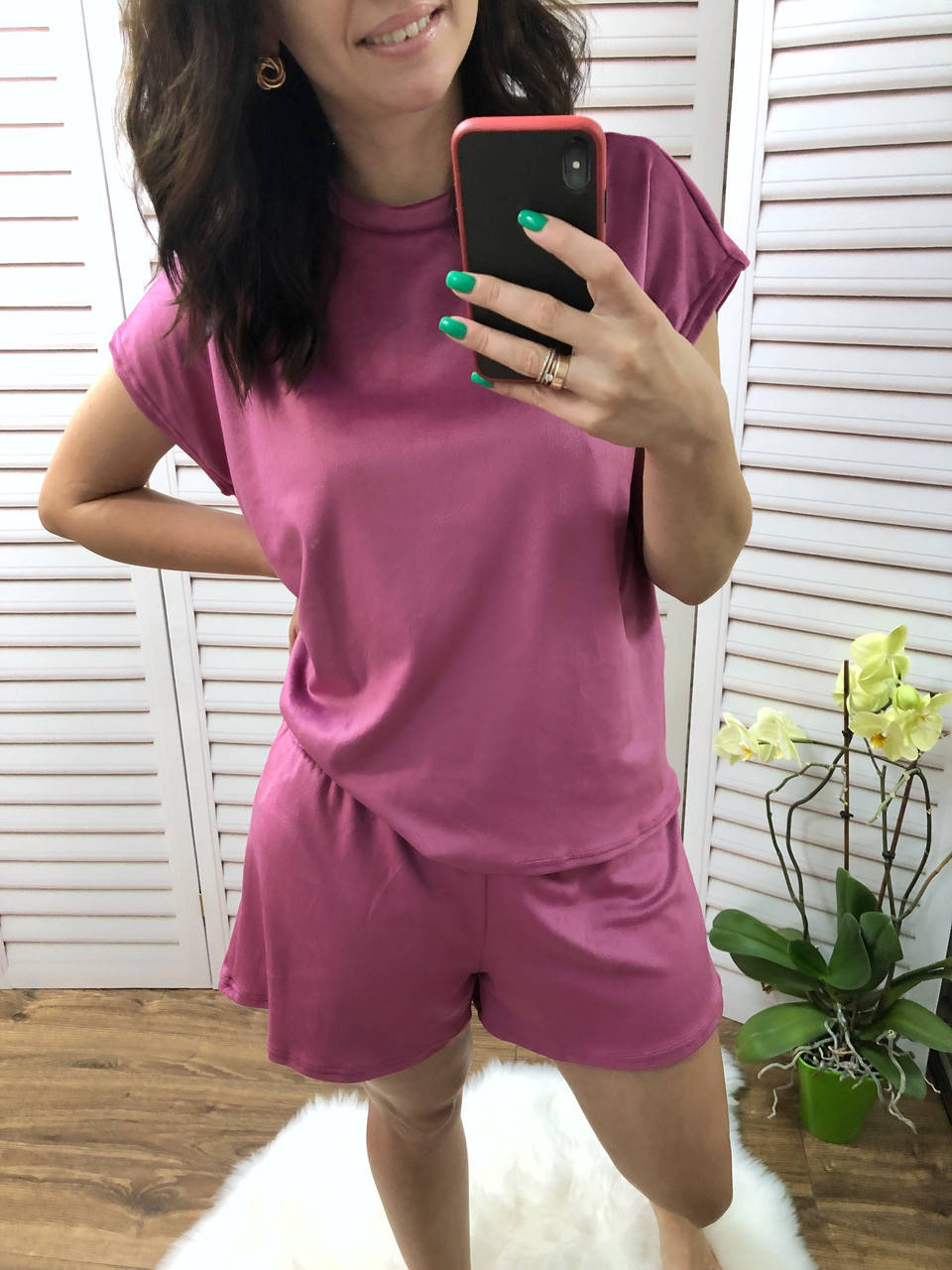 Велюровая женская пижама розовая футболка шорты, пижамка из велюра для девушки
Велюровая женская пижама розовая футболка шорты, пижамка из велюра для девушки