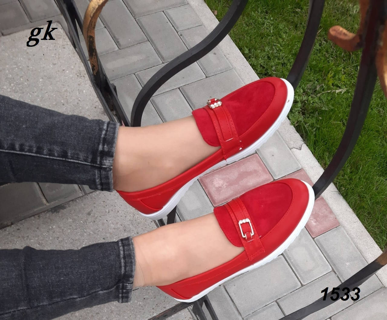 Женские туфли мокасины весенние красного цвета 
Женские туфли мокасины весенние красного цвета