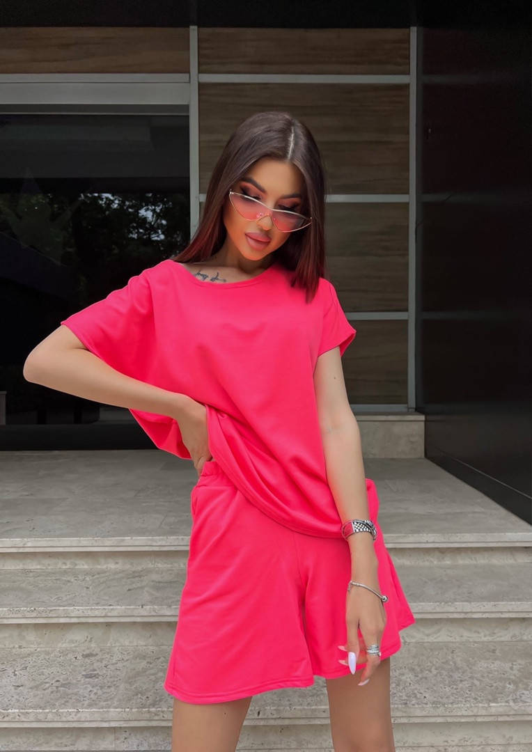 Костюм женский футболка и шорты, Разные цвета
Костюм женский футболка и шорты, Разные цвета