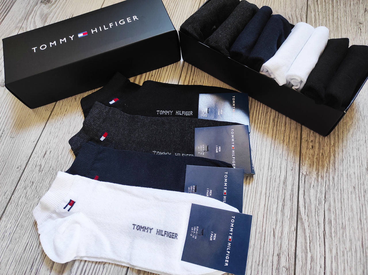 Набор мужских носков Tommy Hilfiger - 9 пар в подарочной коробке упаковке томми хилфигер / носки
Набор мужских носков Tommy Hilfiger - 9 пар в подарочной коробке упаковке томми хилфигер / носки