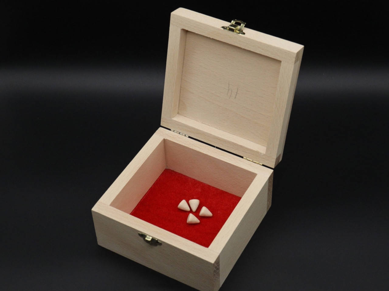 Шкатулка-куфр под резьбу. Бук. 15х15х8.5см
Шкатулка-куфр под резьбу. Бук. 15х15х8.5см