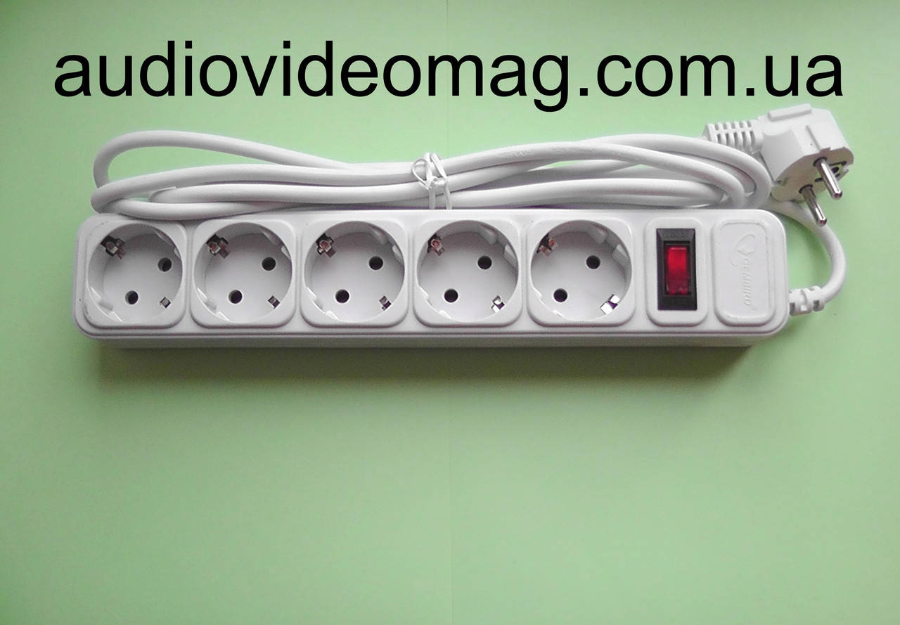 Сетевой фильтр-удлинитель на 5 гнёзд с выключателем и заземлением, длина 3 метра 
Сетевой фильтр-удлинитель на 5 гнёзд с выключателем и заземлением, длина 3 метра