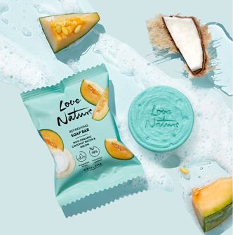 Освежающее мыло с органической кокосовой водой и дыней 75 г 
Освежающее мыло с органической кокосовой водой и дыней 75 г