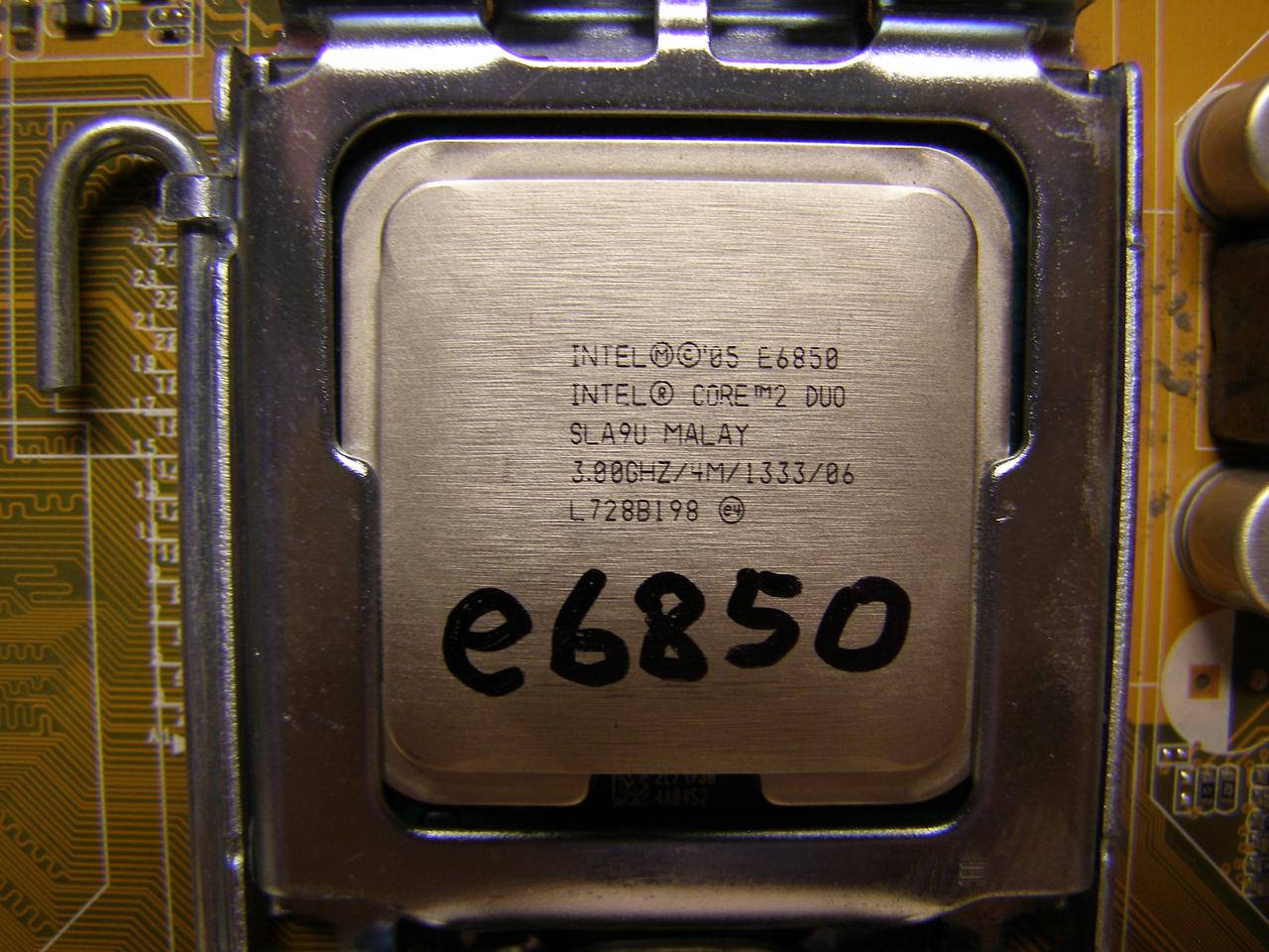 Процессор Intel Core 2 Duo E6850 3.0GHz/1333MHz/4096k
Процессор Intel Core 2 Duo E6850 3.0GHz/1333MHz/4096k