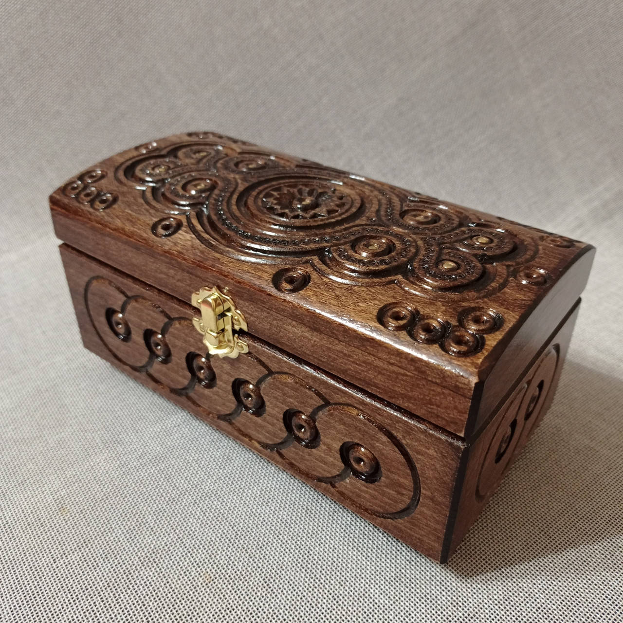 Шкатулка деревянная резная 21х11 для украшений, ручная работа
Шкатулка деревянная резная 21х11 для украшений, ручная работа