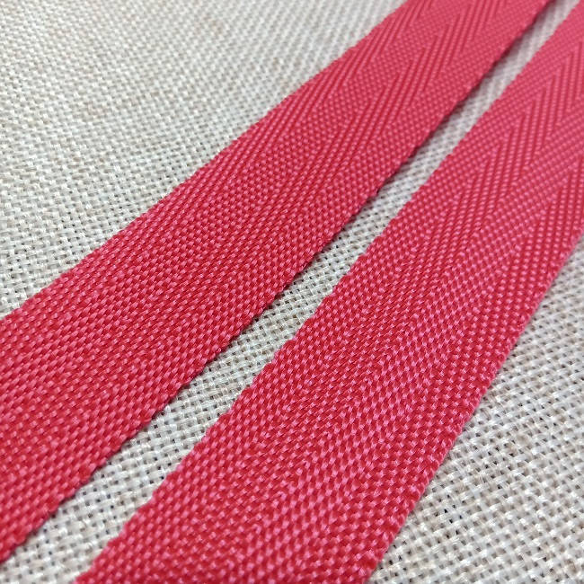 Лента ременная "Ёлочка", полипропилен, 25 мм., красная.
Лента ременная "Ёлочка", полипропилен, 25 мм., красная.