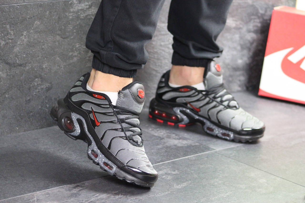 Кроссовки мужские повседневные Nike Air Max Tn из плотной сетки демисезонные кроссовки в стиле найк серые, Серый
Кроссовки мужские повседневные Nike Air Max Tn из плотной сетки демисезонные кроссовки в стиле найк серые, Серый
