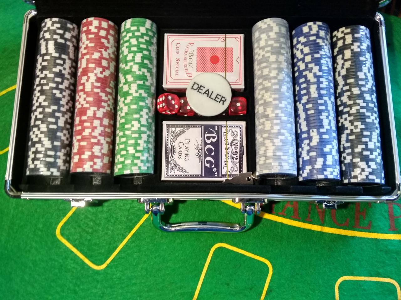 Набор для игры в покер в кейсе 300 фишек с номиналом | новый покерный набор
Набор для игры в покер в кейсе 300 фишек с номиналом | новый покерный набор