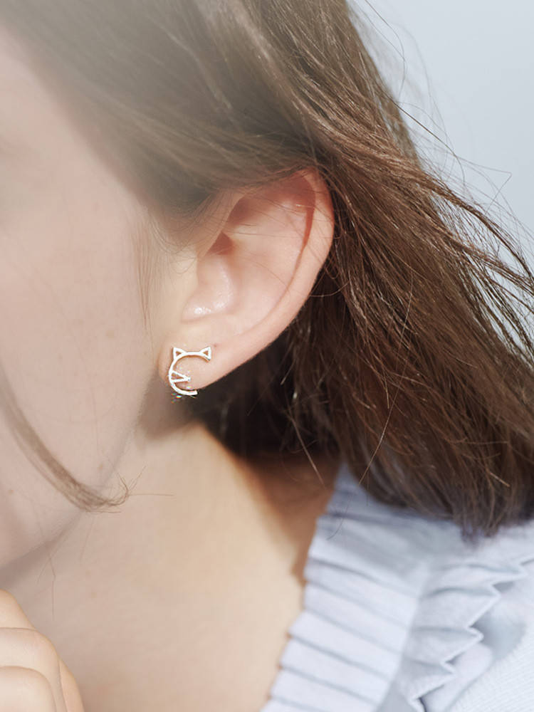 Серьги Котик с усиками, детские простые маленькие сережки, серебряное покрытие 925 пробы
Серьги Котик с усиками, детские простые маленькие сережки, серебряное покрытие 925 пробы