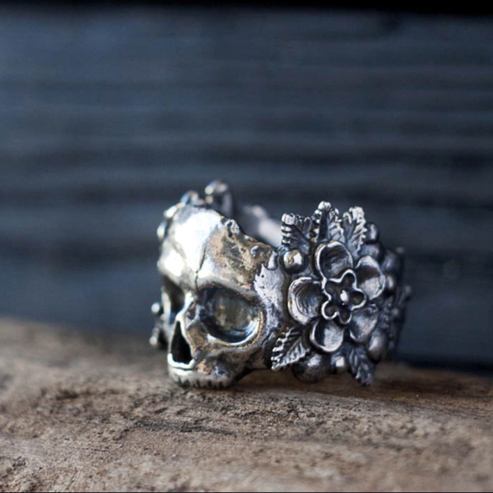 Кольцо печатка перстень мужское стальное SUGAR SKULL из медицинской нержавеющей стали 316L с Черепом и цветком
Кольцо печатка перстень мужское стальное SUGAR SKULL из медицинской нержавеющей стали 316L с Черепом и цветком