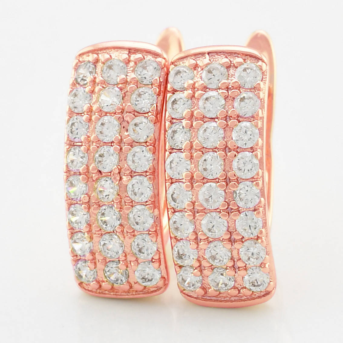 Серьги Xuping 24491 размер 17х7 мм куб. цирконий вес 2.8 г позолота РО
Серьги Xuping 24491 размер 17х7 мм куб. цирконий вес 2.8 г позолота РО