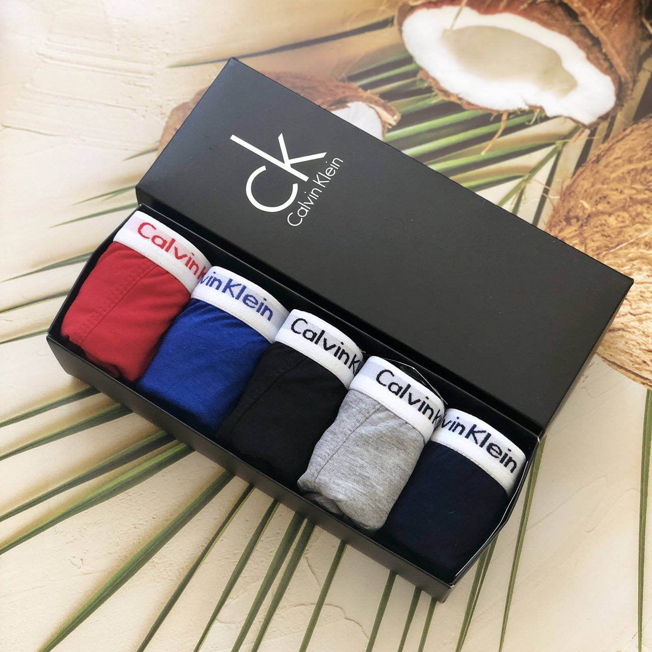 Стильный набор, мужские трусы Calvin Klein, нижнее белье Кельвин Кляйн, классические боксеры 5 шт! На подарок!, Разные цвета
Стильный набор, мужские трусы Calvin Klein, нижнее белье Кельвин Кляйн, классические боксеры 5 шт! На подарок!, Разные цвета