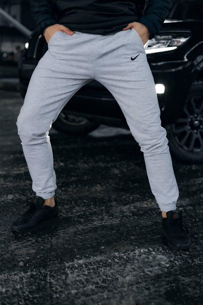 Спортивные штаны мужские Nike (Найк) CL весенние осенние светло-серые | Брюки трикотажные легкие ТОП качества, Светло-серый
Спортивные штаны мужские Nike (Найк) CL весенние осенние светло-серые | Брюки трикотажные легкие ТОП качества, Светло-серый