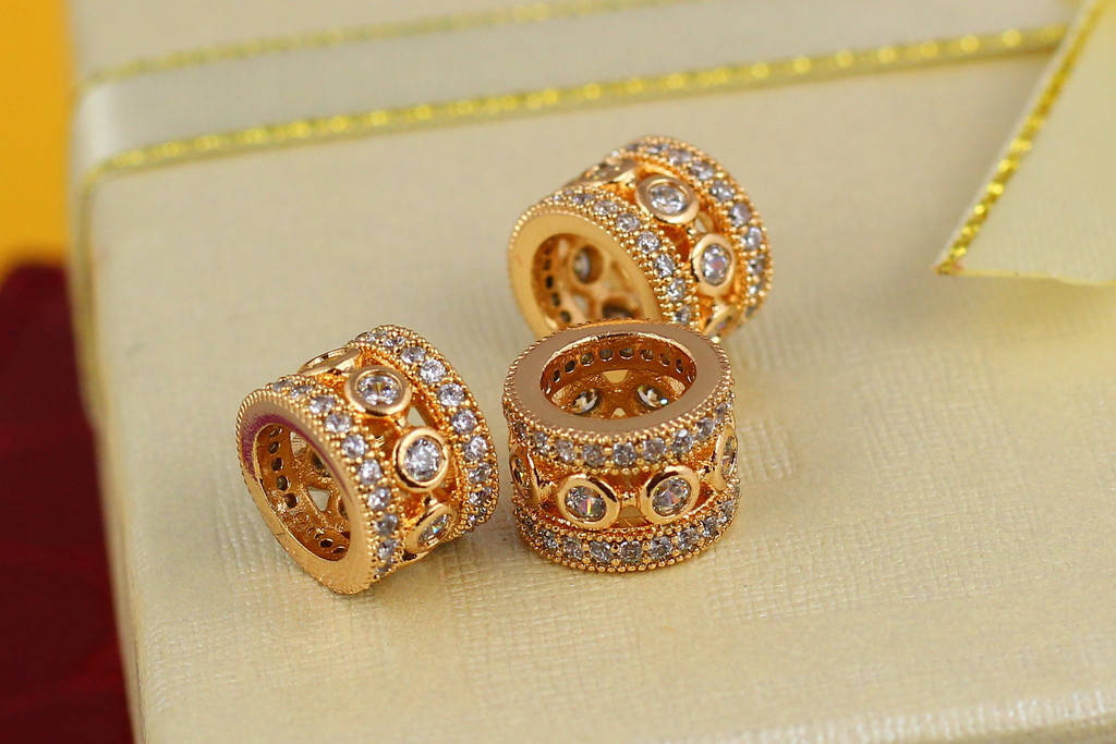 Кулон шарм Xuping Jewelry для толстой цепи с крупными камнями по центру ширина 8 мм золотистый
Кулон шарм Xuping Jewelry для толстой цепи с крупными камнями по центру ширина 8 мм золотистый