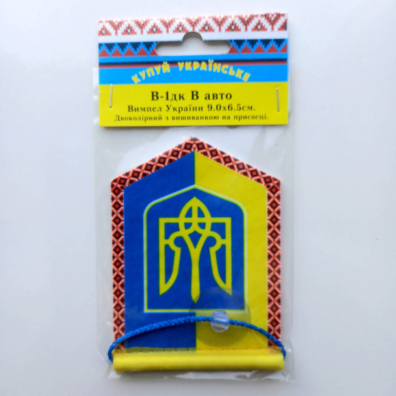 Вымпел флаг Украины с гербом на щите , 8,5х6,5 см.
Вымпел флаг Украины с гербом на щите , 8,5х6,5 см.