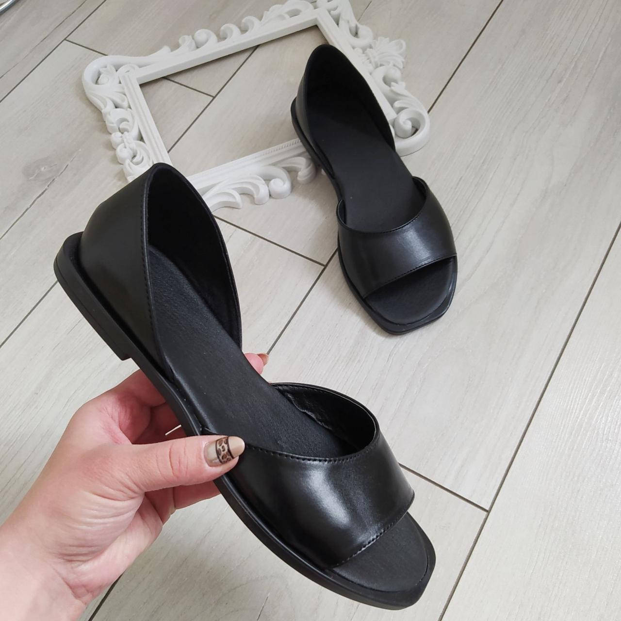 Босоножки кожаные женские черные 37
Босоножки кожаные женские черные 37