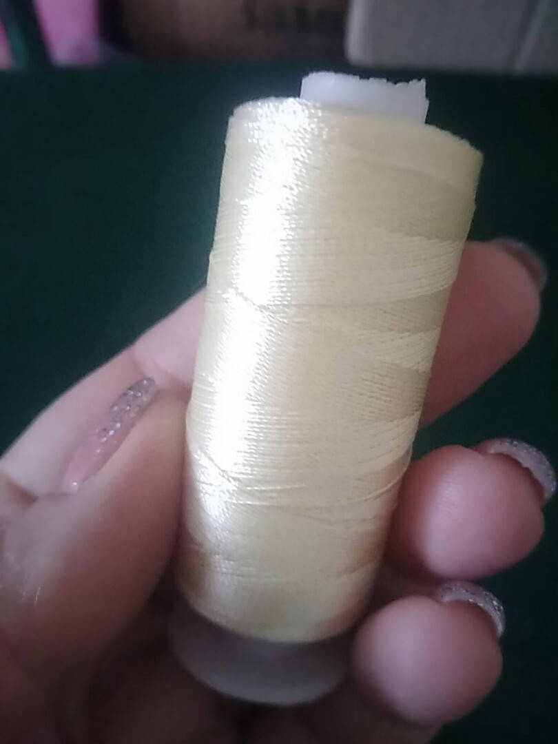 Нитка для бисера капроновая бежевая.
Нитка для бисера капроновая бежевая.